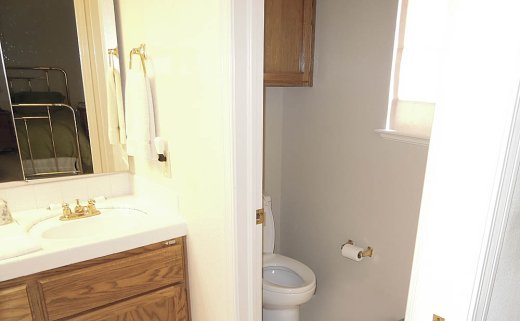 OldBath1985_closet2_1000